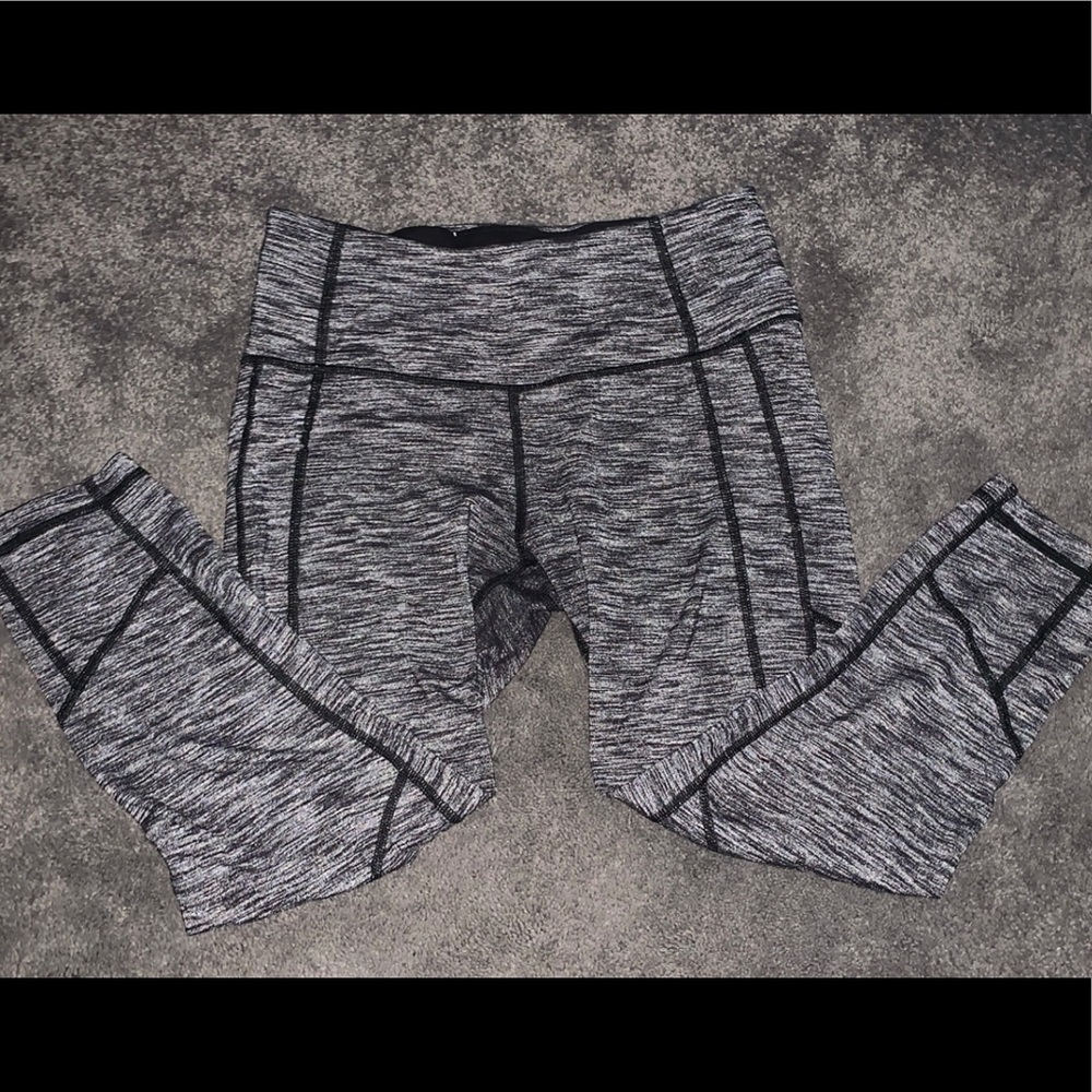 Cute VS Cropped Leggings size M